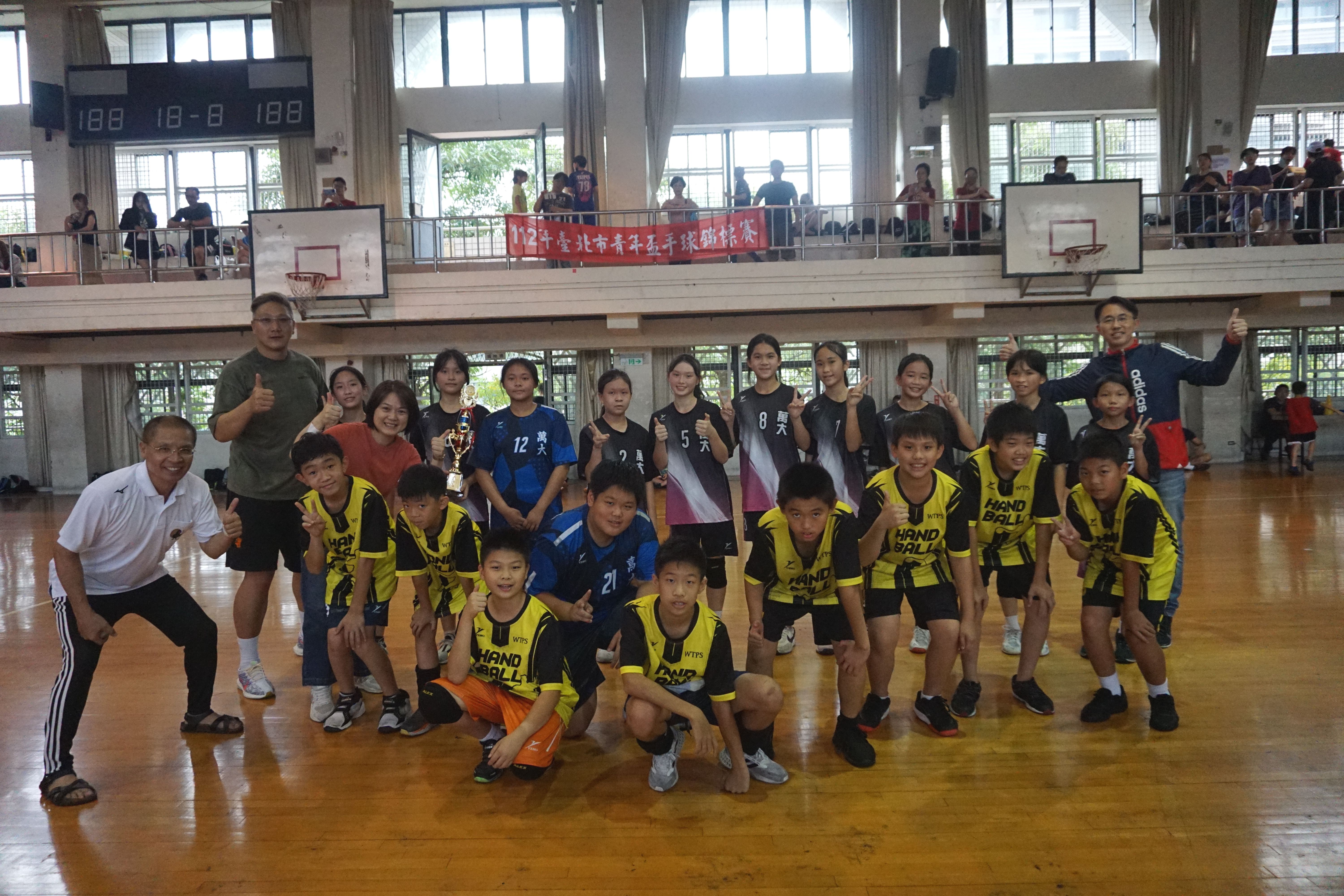 手球隊榮獲臺北市112年度青年盃手球賽三冠王!