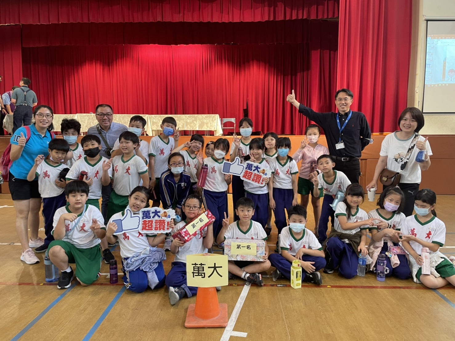 三年一班榮獲兩人三腳比賽第一名